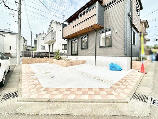 目の前が駐車場だと雨の日も大量にお買い物をした時も便利ですね