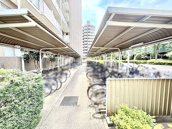 外観「無料オンライン相談」受付中！駐輪場は屋根付き