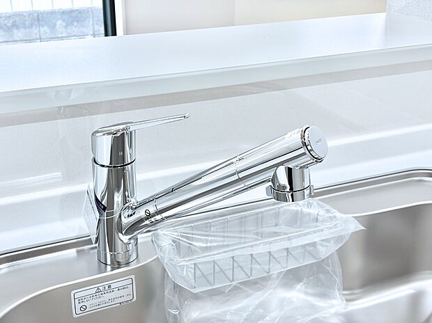 いつでも清潔なおいしいお水を。一つの水栓で水道水と浄水を使い分け。