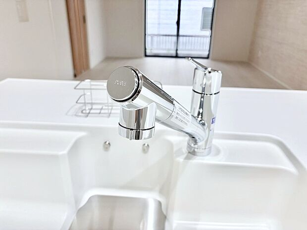 いつでも清潔なおいしいお水を。一つの水栓で水道水と浄水を使い分け。