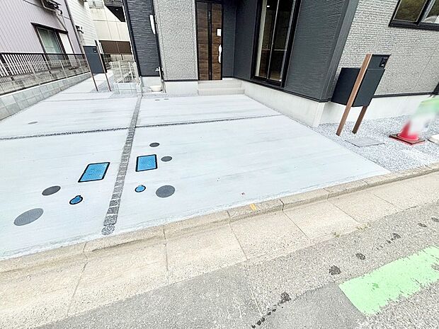 目の前が駐車場だと雨の日も大量にお買い物をした時も便利ですね