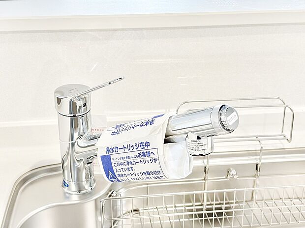 いつでも清潔なおいしいお水を。一つの水栓で水道水と浄水を使い分け。