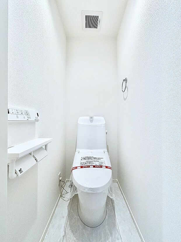 ウォシュレット付きトイレが安心の2ヶ所!朝のバタバタも一安心です。
