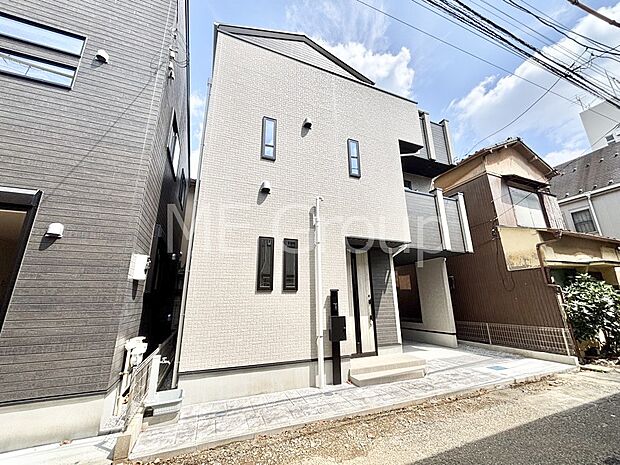 たっぷりの陽光と開放感に包まれる明るい住まい