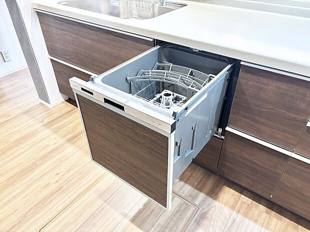 面倒なお片づけは食洗機にお任せ！家事の負担が減って、時間にも気持ちにもゆとりができます。
