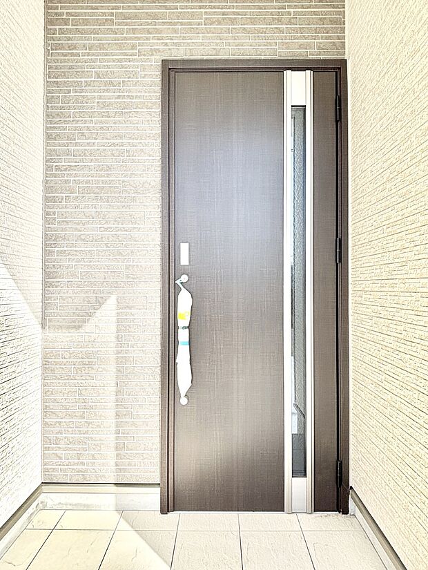 大切な家族、来客を出迎える玄関。