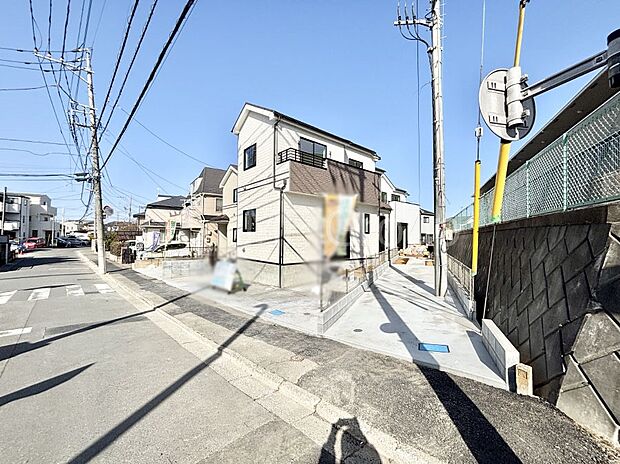 前面道路はきちんと整備されています  