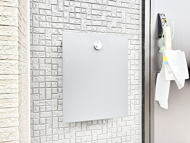 外観「無料オンライン相談」受付中!シンプルなデザインのポスト