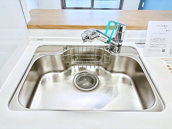 いつでも清潔なおいしいお水を。一つの水栓で水道水と浄水を使い分け。