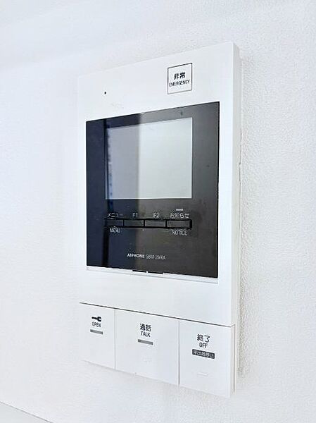 訪問者が一目でわかる安心のＴＶモニター付きインターホン。