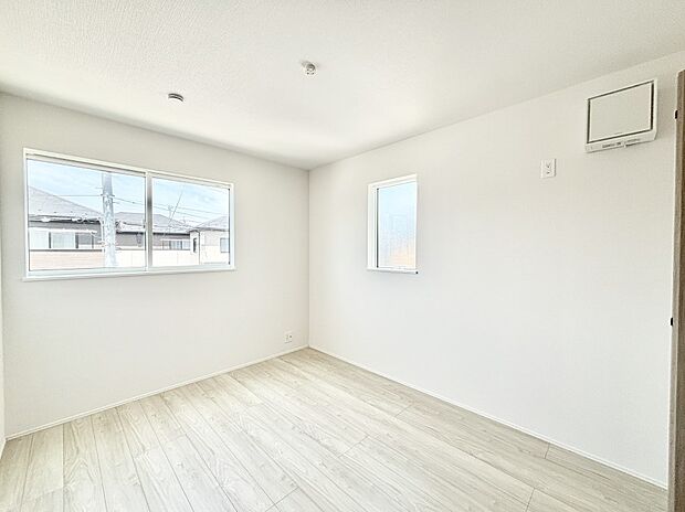 2面採光で気持ちよく自然光が取り入れられるのでお子様のお部屋にもピッタリ