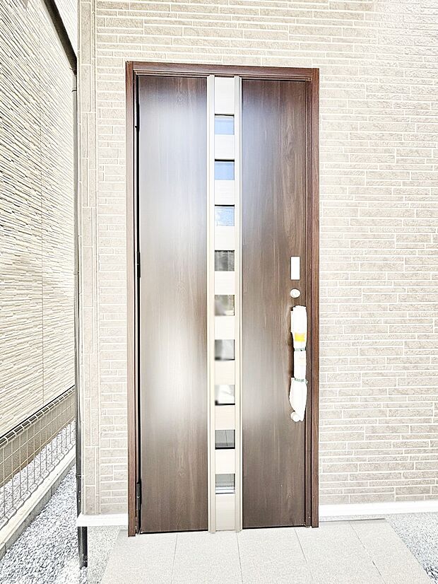 大切な家族、来客を出迎える玄関。