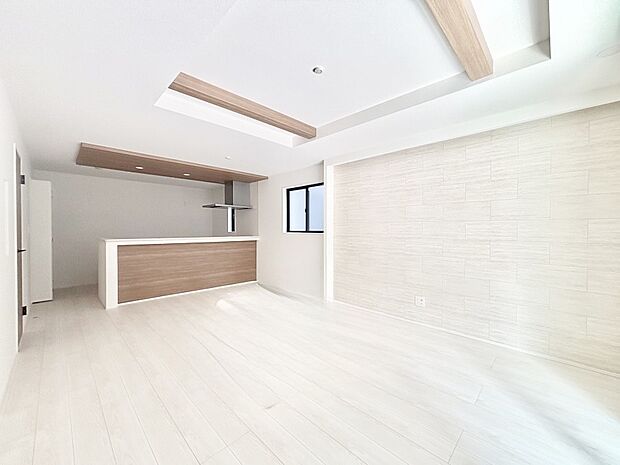 折上天井は立体的な奥行きがあるので、天井が広く見えて開放的な空間を演出できます。