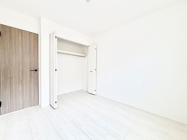 使いやすい形でベットや家具の置き方にも困ることもありません。