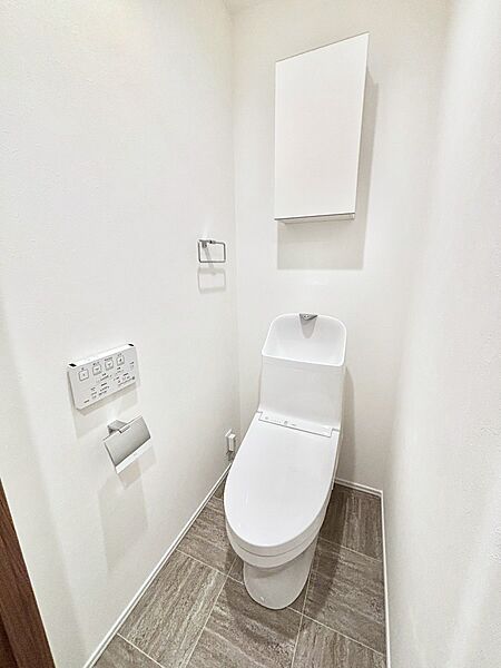 内装「無料オンライン相談」受付中！明るく清潔感のあるトイレです。