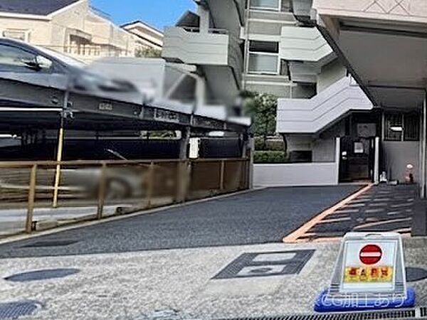 外観「無料オンライン相談」受付中！駐車場（空き状況は都度ご確認ください）