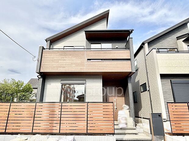 洗練された外観、上質な住空間が広がる室内は永く安心して過ごせる住居です。 