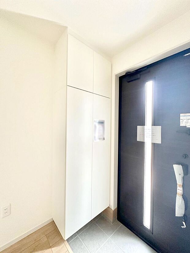 家族の帰宅やお客様をあたたかく迎える玄関  