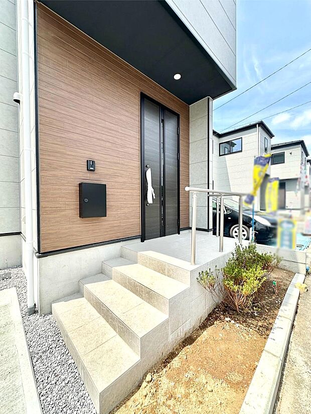 大切な家族、来客を出迎える玄関。