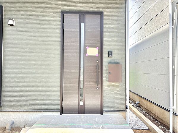 大切な家族、来客を出迎える玄関。