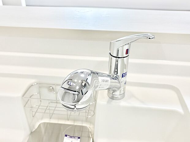 いつでも清潔なおいしいお水を。一つの水栓で水道水と浄水を使い分け。