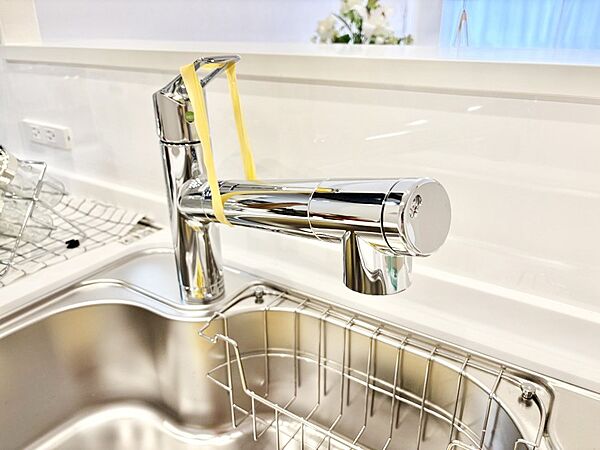 いつでも清潔なおいしいお水を。一つの水栓で水道水と浄水を使い分け。