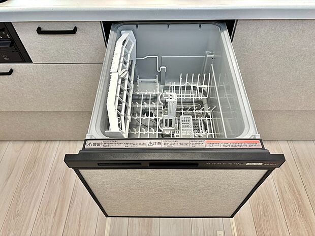 面倒なお片づけは食洗機にお任せ！家事の負担が減って、時間にも気持ちにもゆとりができます。