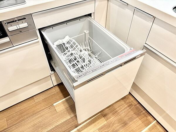 面倒なお片づけは食洗機にお任せ！家事の負担が減って、時間にも気持ちにもゆとりができます。