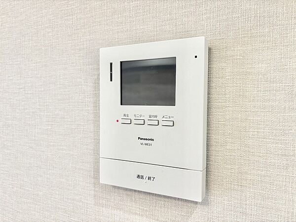 訪問者が一目でわかる安心のＴＶモニター付きインターホン。