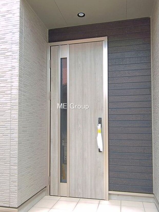大切な家族、来客を出迎える玄関。