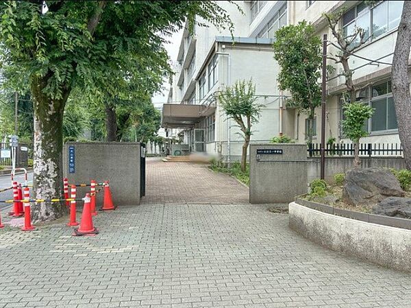 中学校 820m 板橋区立板橋第一中学校