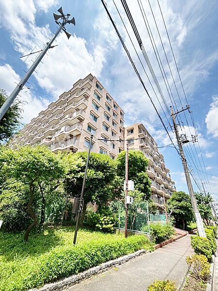 外観「無料オンライン相談」受付中！溢れる陽光でご家族の笑顔も輝く