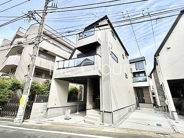 たっぷりの陽光と開放感に包まれる明るい住まい