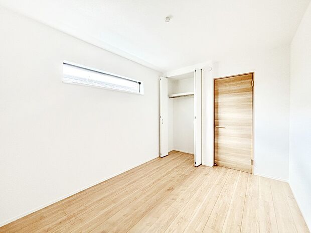 クローゼット付きのお部屋でスッキリとした空間でゆったり寛げます。