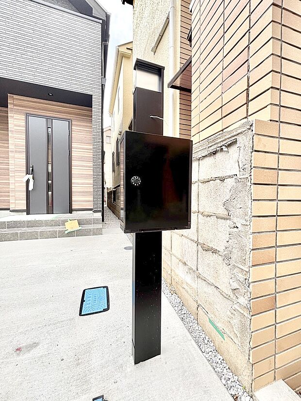 シンプルデザインのポスト。