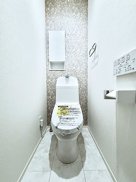 ウォシュレット付きトイレが安心の2ヶ所！朝のバタバタも一安心です。