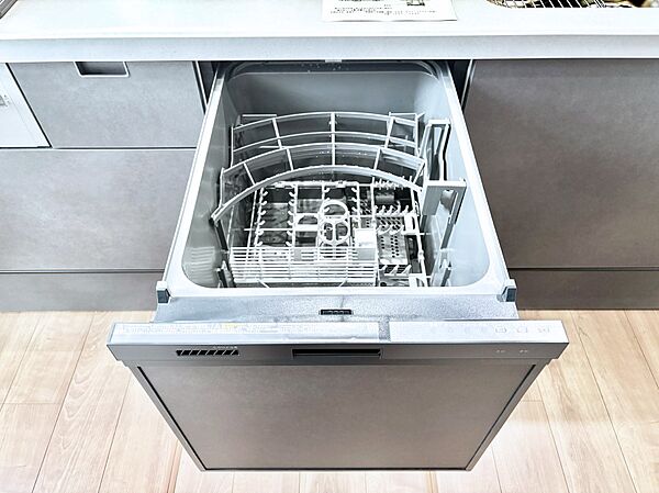 面倒なお片づけは食洗機にお任せ！家事の負担が減って、時間にも気持ちにもゆとりができます。