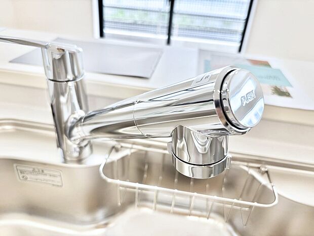 いつでも清潔なおいしいお水を。一つの水栓で水道水と浄水を使い分け。