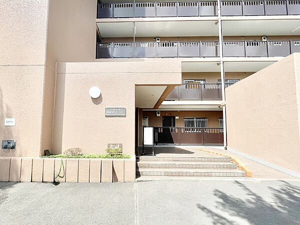 落ち着いた雰囲気のエントランス