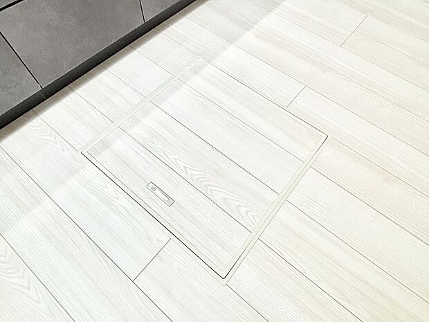 床下収納付き!日用品・非常用品の収納にも大活躍。