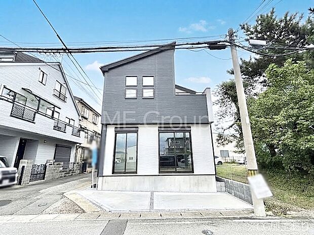 洗練された外観、上質な住空間が広がる室内は永く安心して過ごせる住居です。