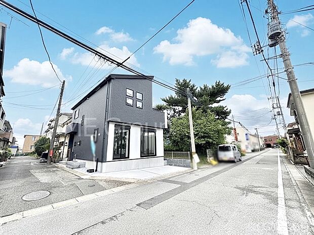 前面道路はきちんと整備されています