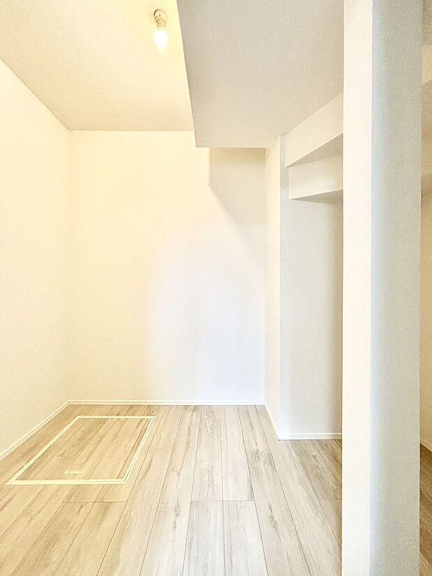 ウォークインクローゼット付きで生活空間を広く利用できます。