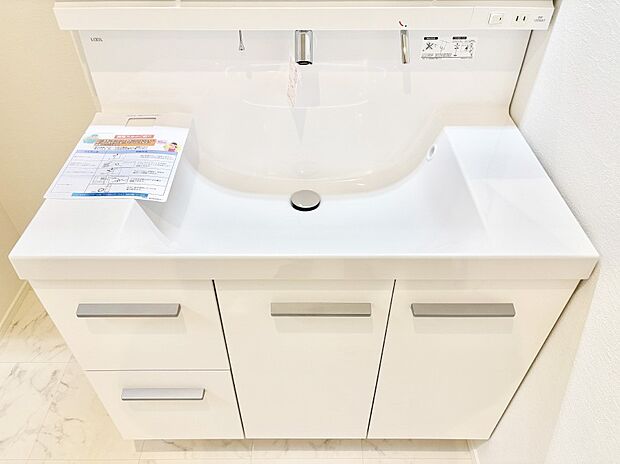 ハンドシャワー付き！使いやすい洗面台。