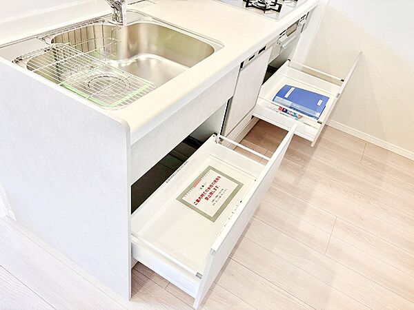 使いやすさを優先したスライド式収納タイプ！