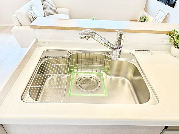 いつでも清潔なおいしいお水を。一つの水栓で水道水と浄水を使い分け。
