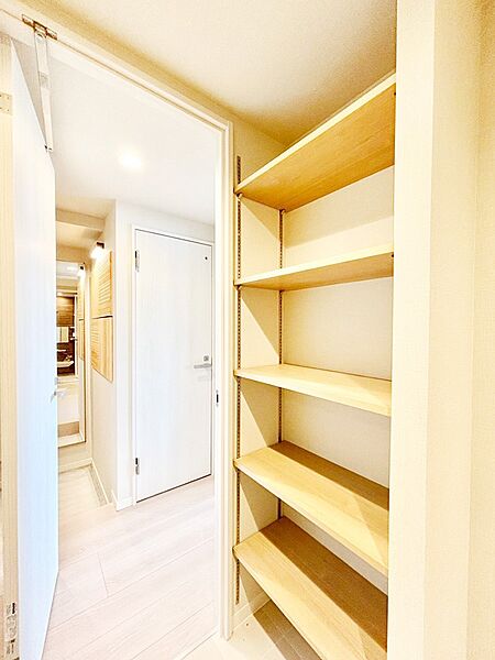 便利なリネン庫で、スッキリした使いやすい洗面室に