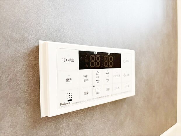 スイッチ1つで一定量の湯を浴槽に張ったり、保温や追い焚きが可能！