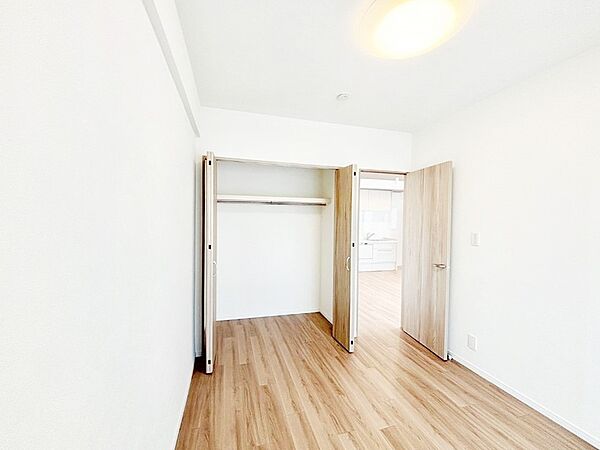 クローゼット付きのお部屋で充実したプライベート時間を過ごせます。　
