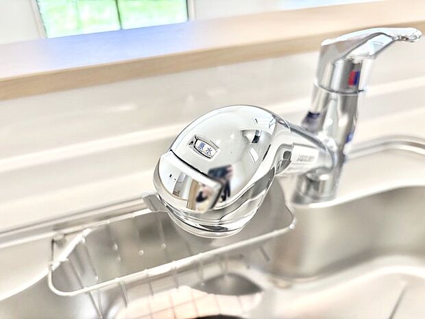 いつでも清潔なおいしいお水を。一つの水栓で水道水と浄水を使い分け。